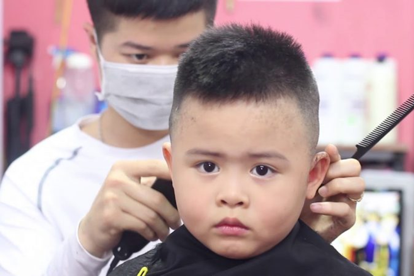 Kiểu tóc nấm cho bé mặt tròn