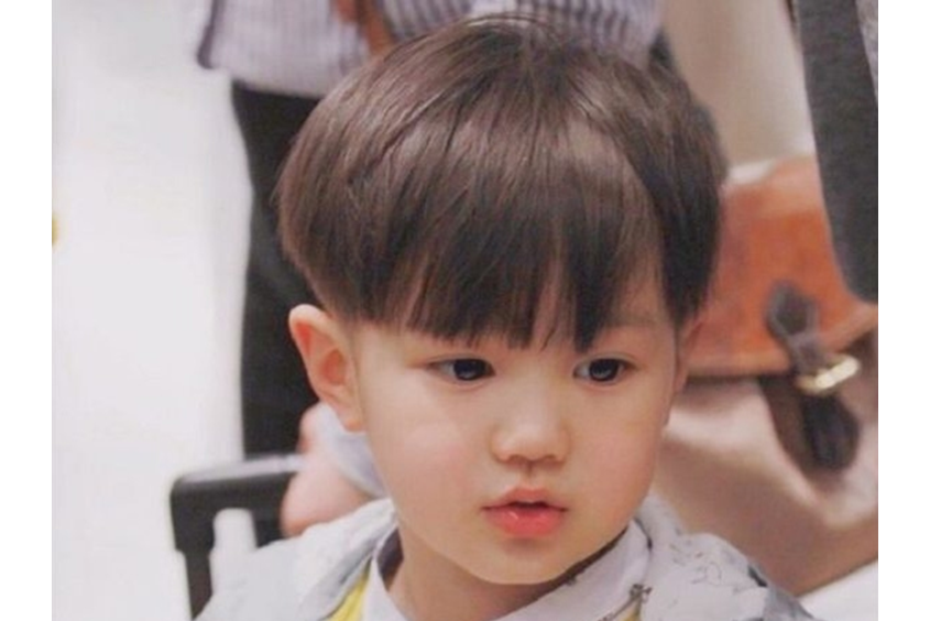 Kiểu tóc nấm cho bé mặt tròn