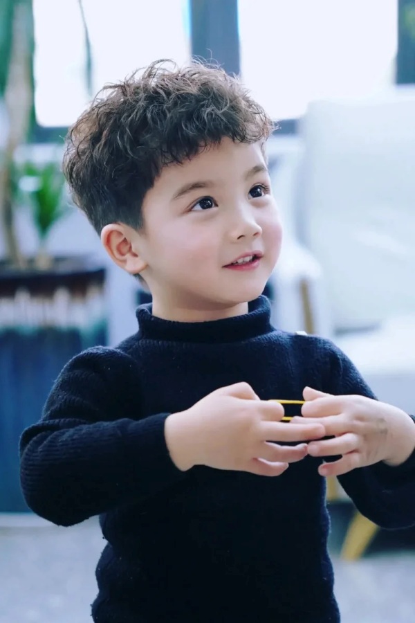 Kiểu tóc nấm Hàn Quốc cho bé trai
