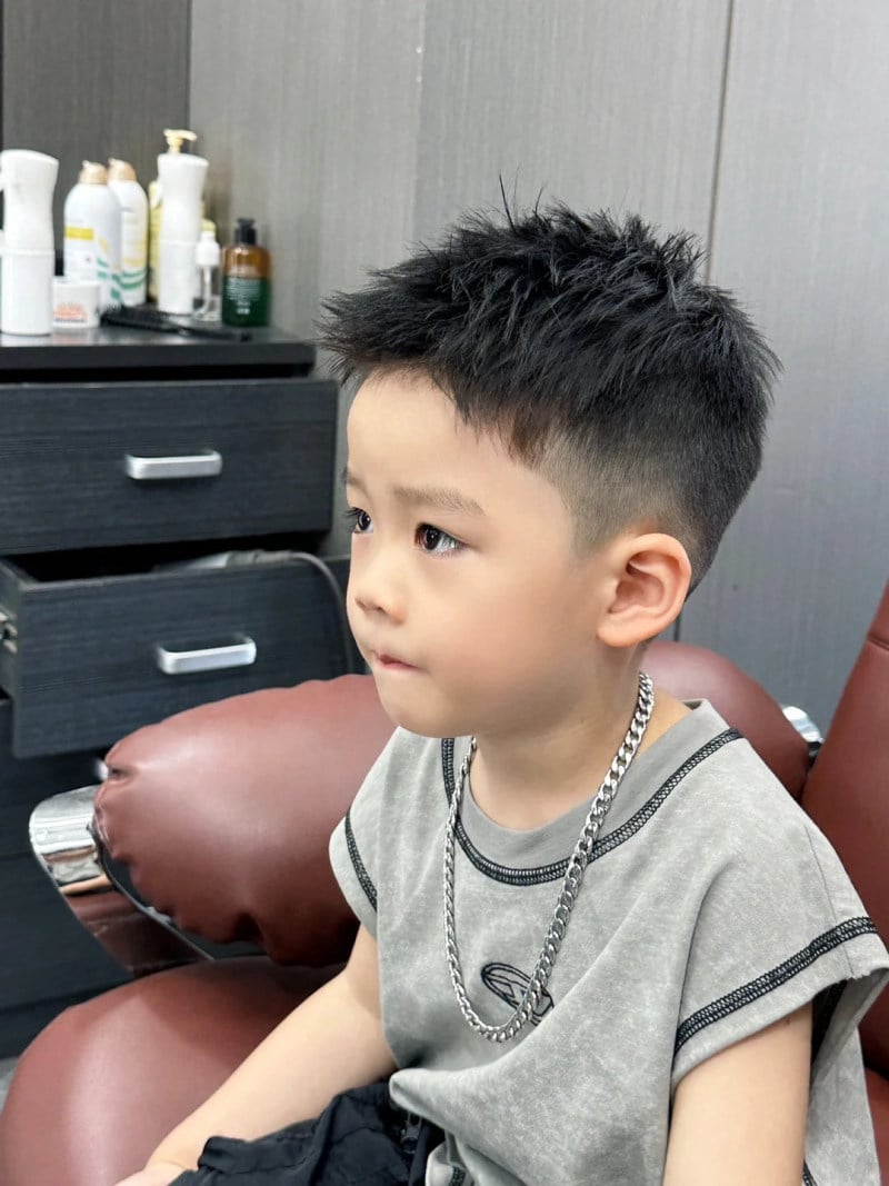 Phong cách tóc bé trai Kiểu tóc tém side part cho bé trai năng động Kiểu cắt tóc Kiểu tóc tém side part cho bé trai gọn đáng yêu