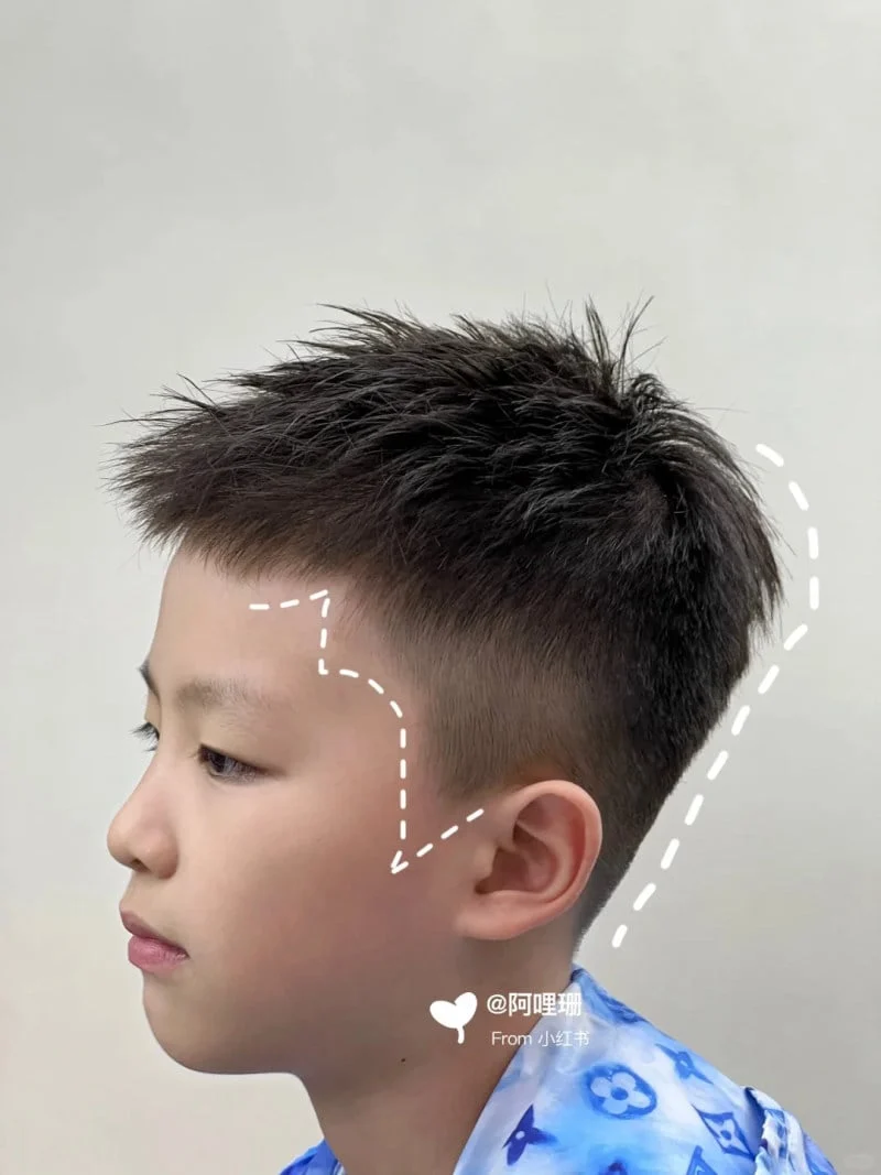Kiểu tóc tém undercut nhẹ cho bé trai cá tính nổi bật