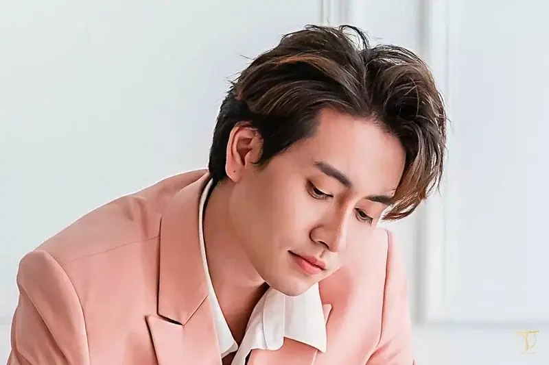 Form tóc Kiểu tóc Comma Hair nam nhuộm màu tone ấm bền màu