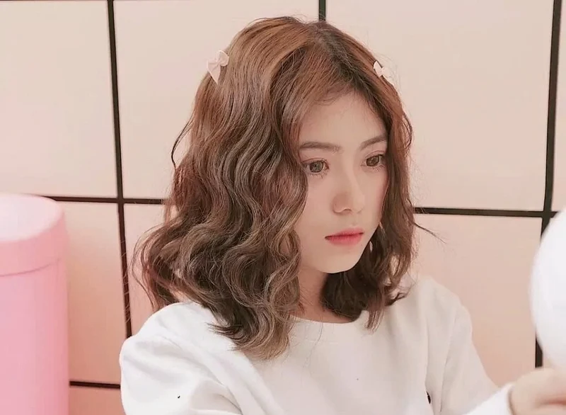 Kiểu cắt lob Kiểu tóc lob uốn ngang vai dễ phối Kiểu tóc lob uốn ngang vai mềm mại
