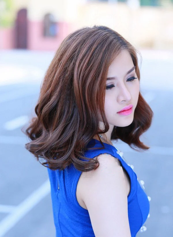Kiểu cắt lob Kiểu tóc lob uốn ngang vai dễ phối Kiểu tóc lob uốn ngang vai mềm mại