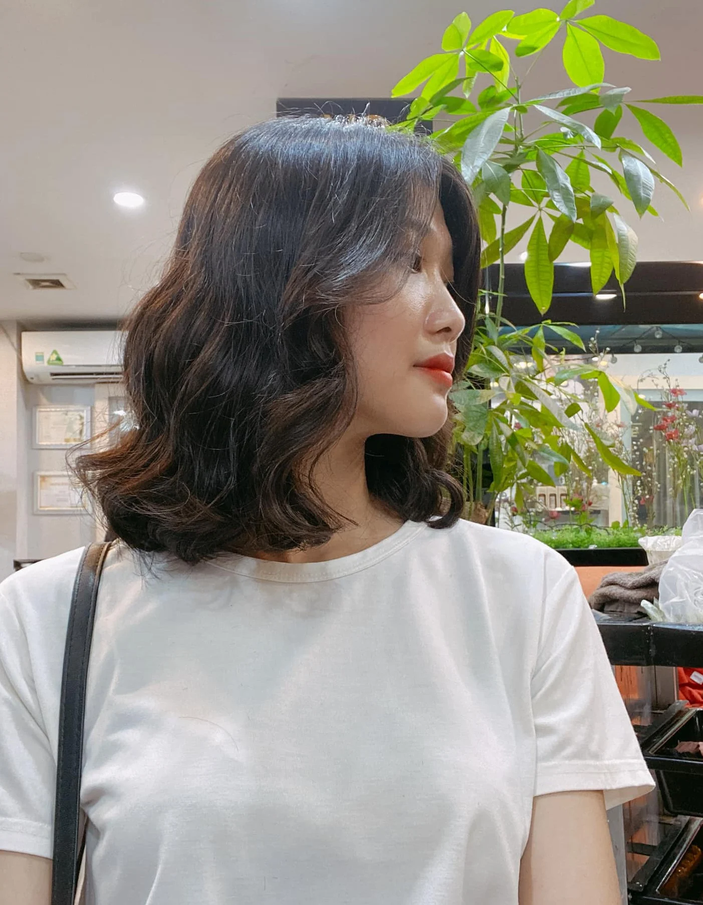 Kiểu cắt lob Kiểu tóc lob uốn sóng ngang vai dễ phối Kiểu tóc lob uốn sóng ngang vai mềm mại