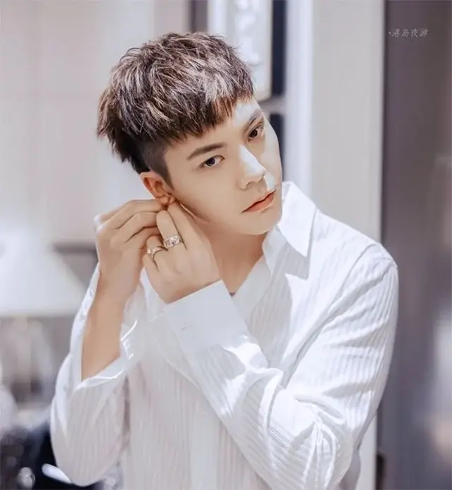 Kiểu cắt tóc mặt dài Kiểu tóc Mohican nam cho mặt dài phù hợp nhất Form tóc Kiểu tóc Mohican nam cho mặt dài cân bằng tỷ lệ
