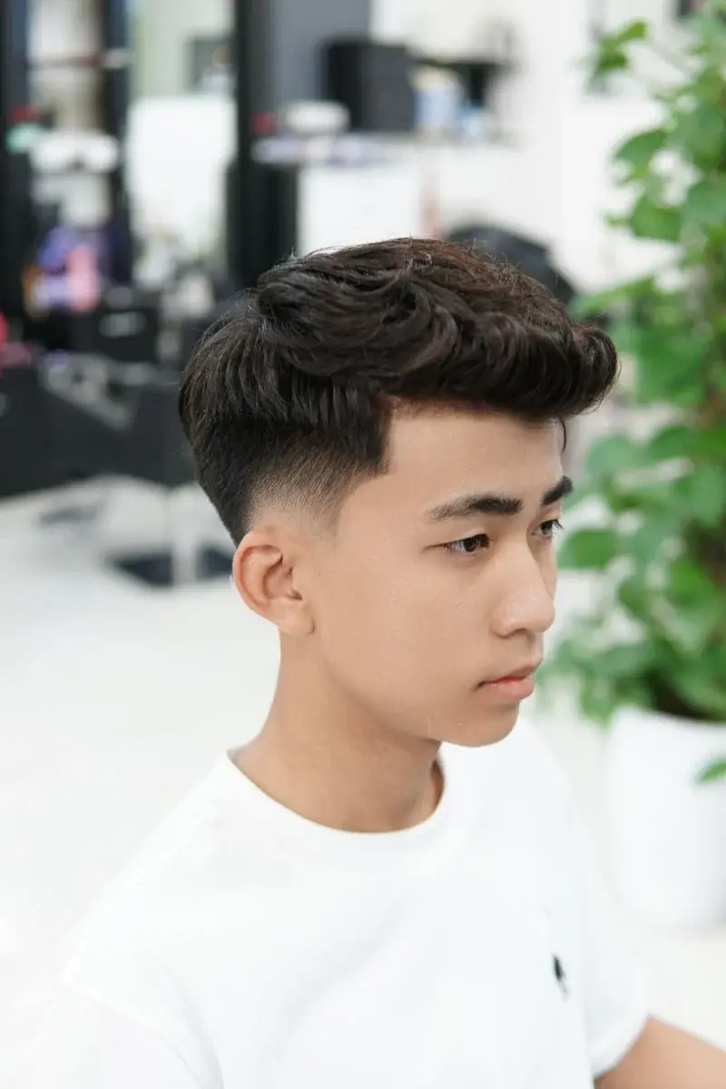 Form tóc Long Quiff nam gọn sắc nét