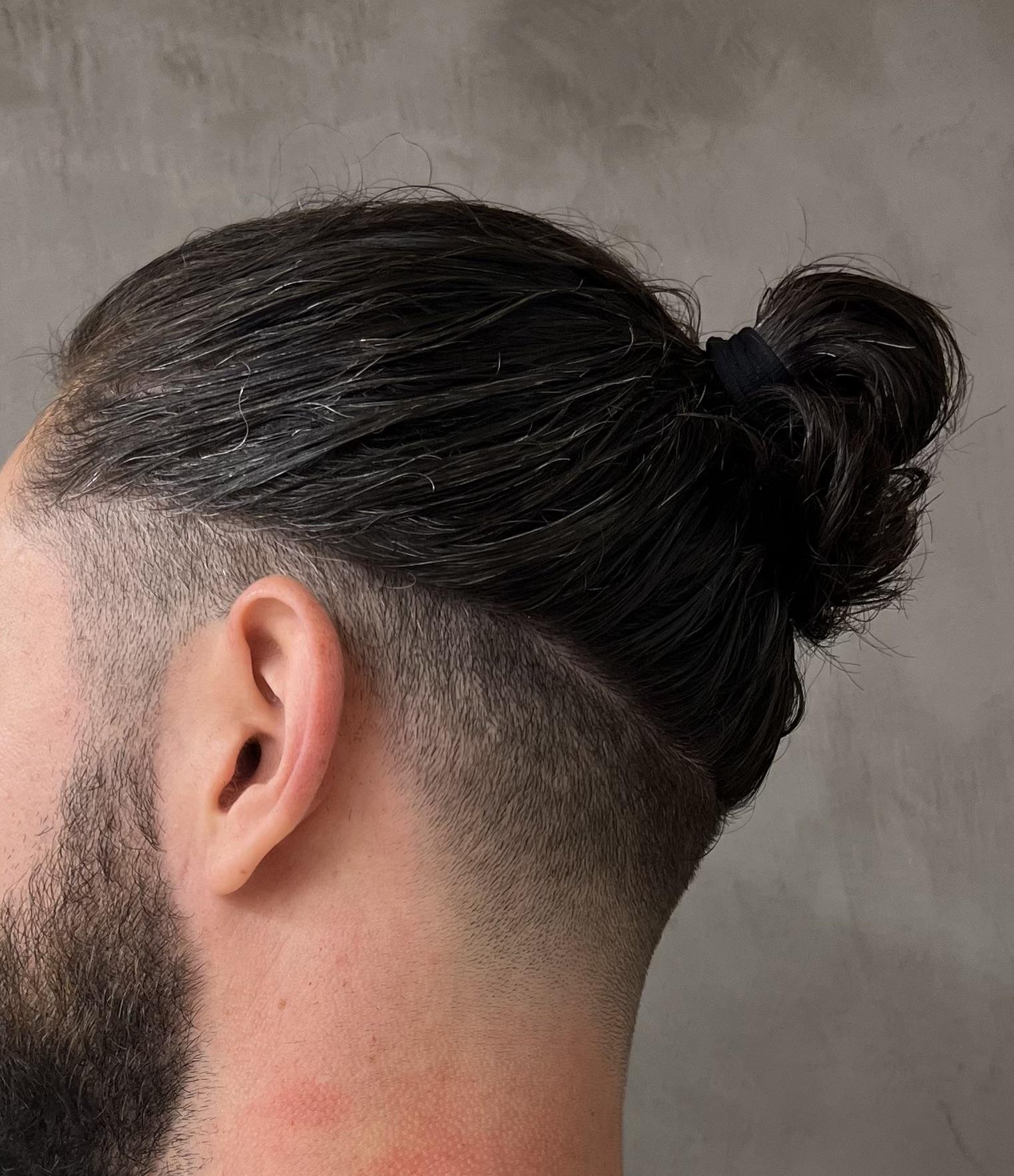 Mẫu tóc Man Bun Slick Back fade cá tính