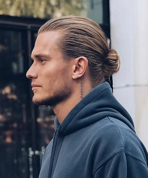 Phong cách tóc Man Bun Slick Back trẻ trung