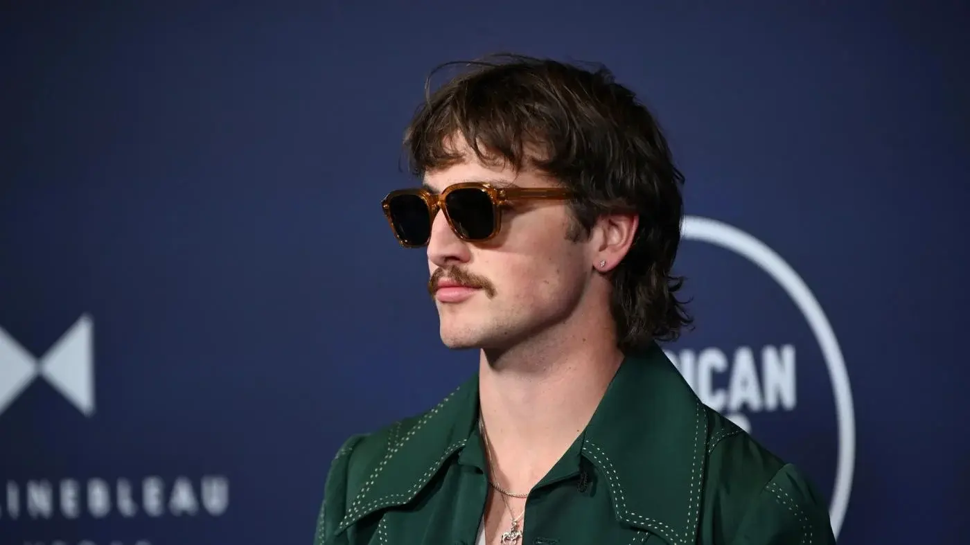 Kiểu tóc Mullet Slick Back đẹp gọn gàng