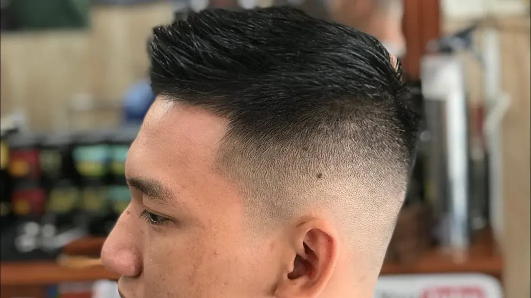 Form tóc Quiff Fade nam fade hai bên đẹp