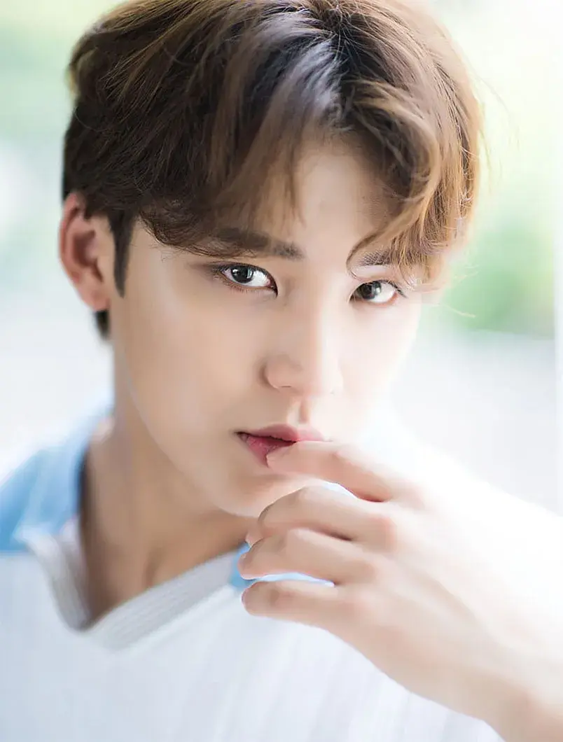 Style tóc dài Two Block nam mái dài quyến rũ Phong cách tóc Two Block nam mái dài buông thướt sang trọng